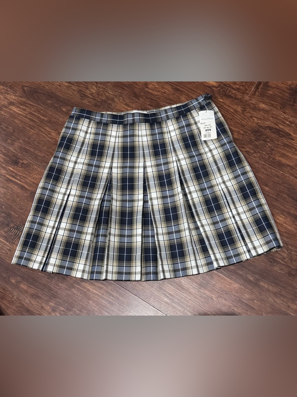 FlynnO'Hara Khaki, White, & Navy
Plaid Box Pleat Skirt